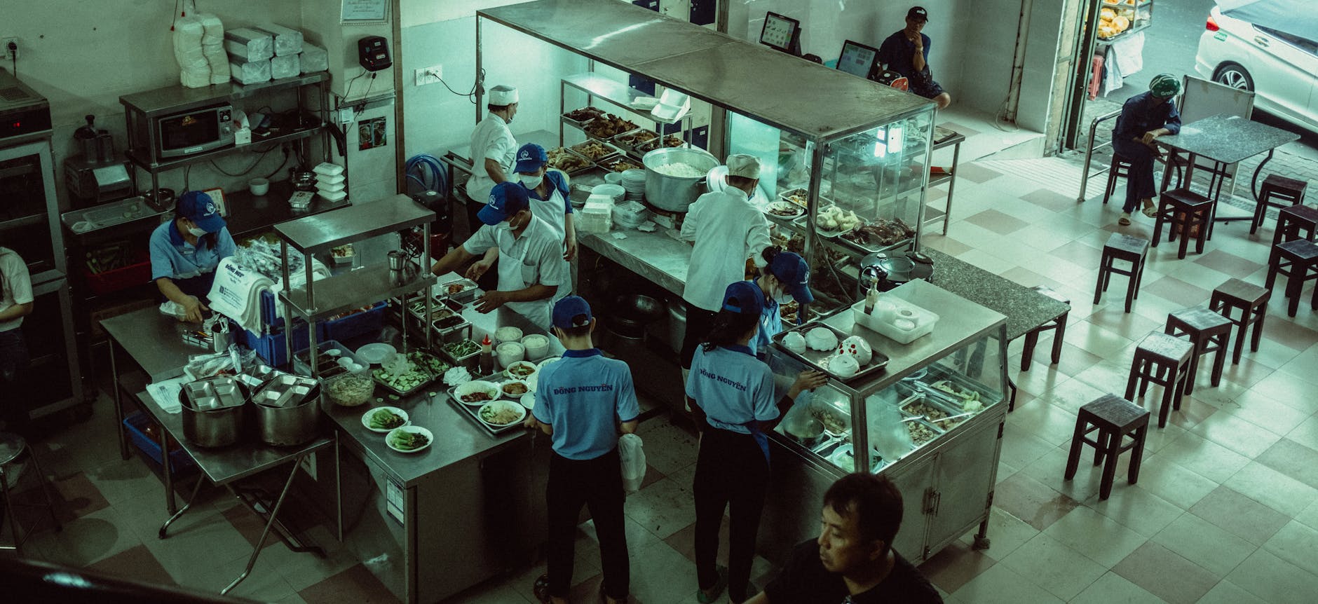 Kitchen & Dining